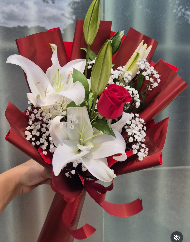 LİLYUM VE GÜL ESİNTİSİ