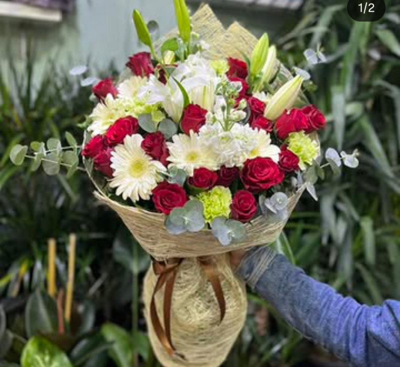 15 KIRMIZI GÜL LİLYUM BUKETİ